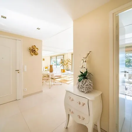 Wonderful 2 Bedroom Facing The Croisette